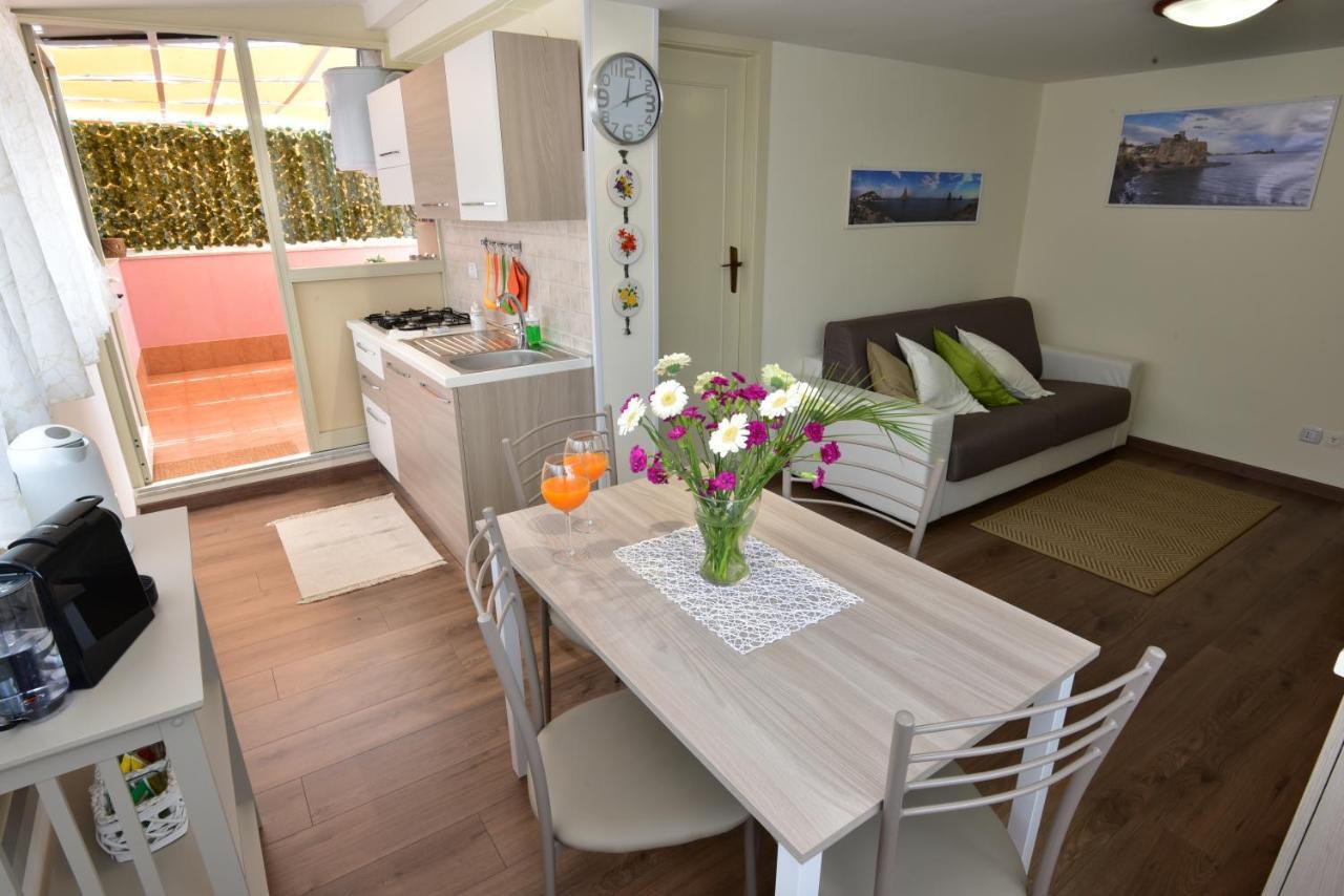 La Petite Maison อาชิ กัสเตลโล ภายนอก รูปภาพ